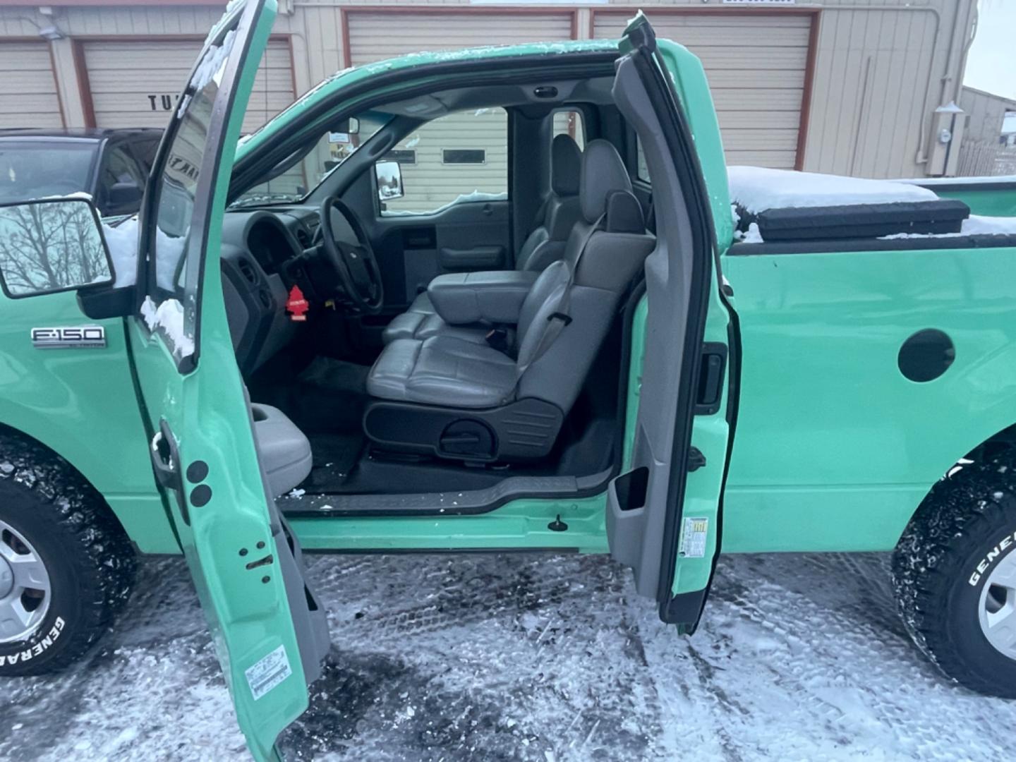 2008 Forest Service Green /Grey Ford F-150 STX 4WD (1FTRF14W48K) with an 4.6L V8 SOHC 16V engine, 4-Speed Automatic Overdrive transmission, located at 813 E Fairview Ave, Meridian , ID, 83642, (208) 336-8230, 43.618851, -116.384010 - Photo#8